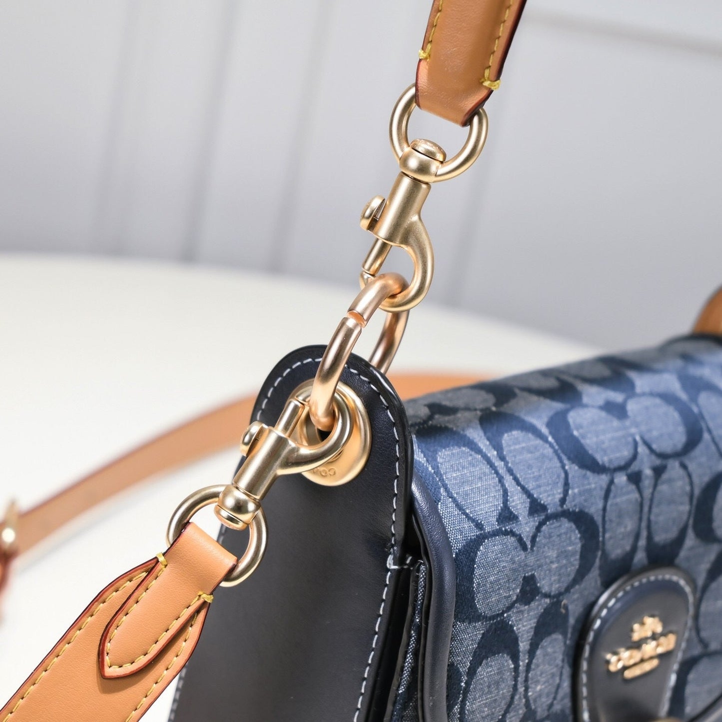 Elegante Saddle Bag in Marineblau