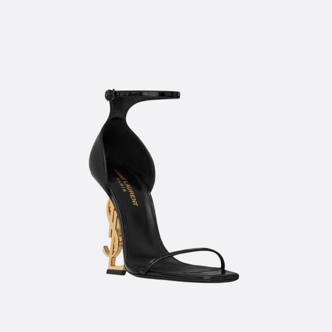 Yves Saint Laurent Set – Handtasche und Sandalen.