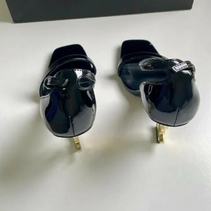 Yves Saint Laurent Set – Handtasche und Sandalen.