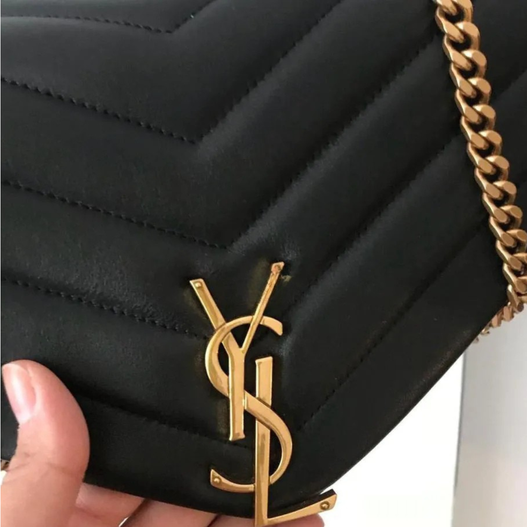 Yves Saint Laurent Set – Handtasche und Sandalen.