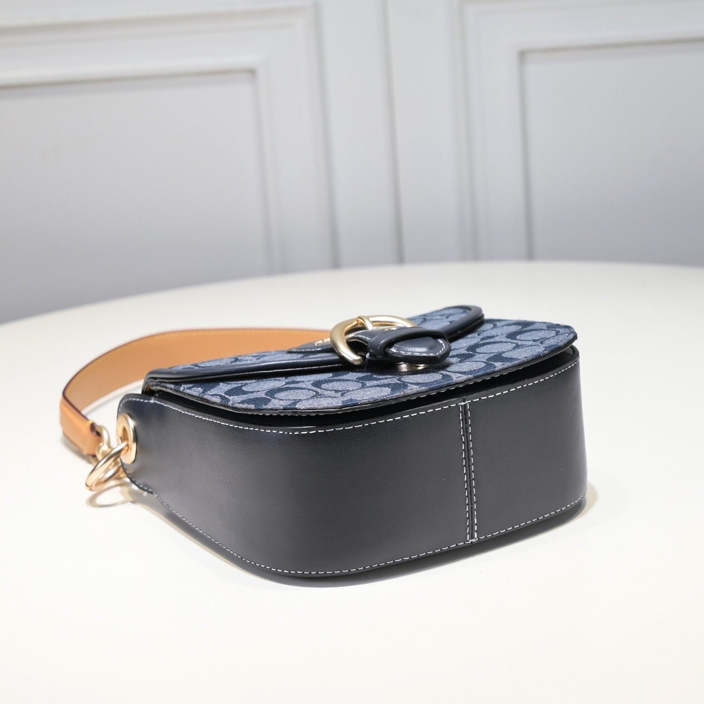 Elegante Saddle Bag in Marineblau