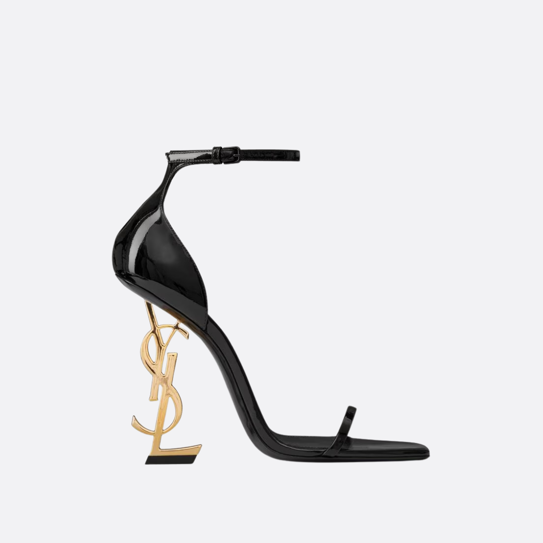 Yves Saint Laurent Set – Handtasche und Sandalen.