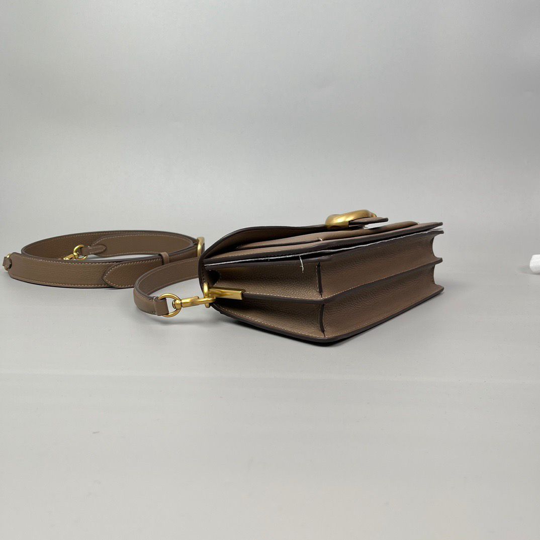 Elegante Leder-Schultertasche in Braun