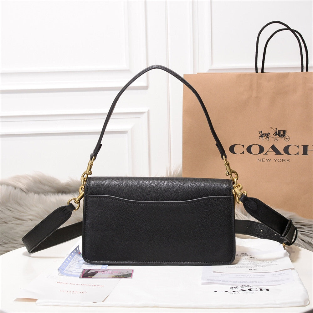 Elegante Leder-Schultertasche mit goldfarbenen Details