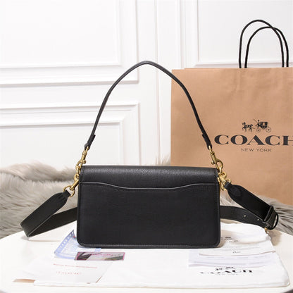 Elegante Leder-Schultertasche mit goldfarbenen Details