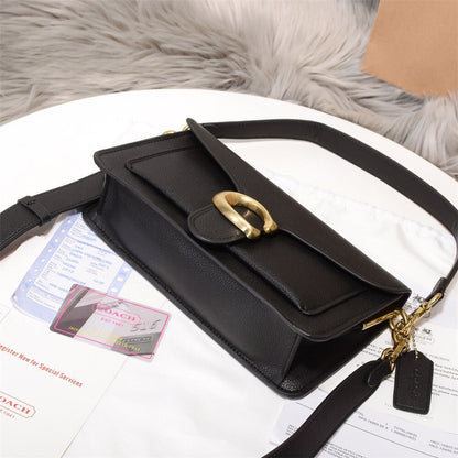 Elegante Leder-Schultertasche mit goldfarbenen Details